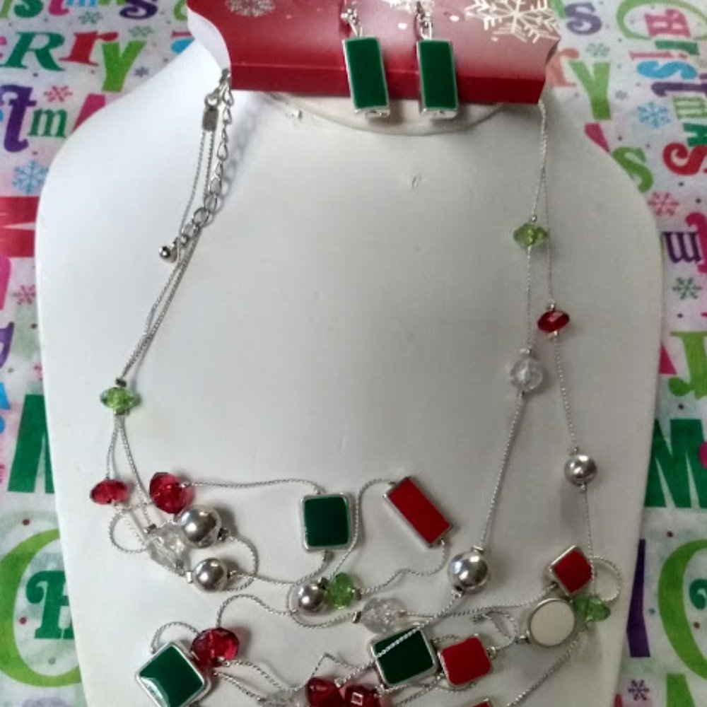 KOHL'S 2pc Holiday Christmas Green/Red/Silver Necklace + Earrings Set**NEW! - Picture 2 of 5